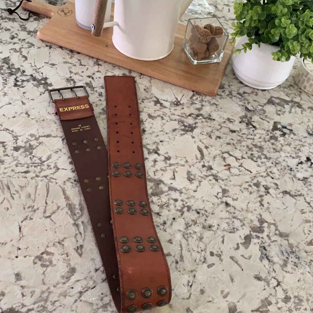 Oversized Express Leather Belt